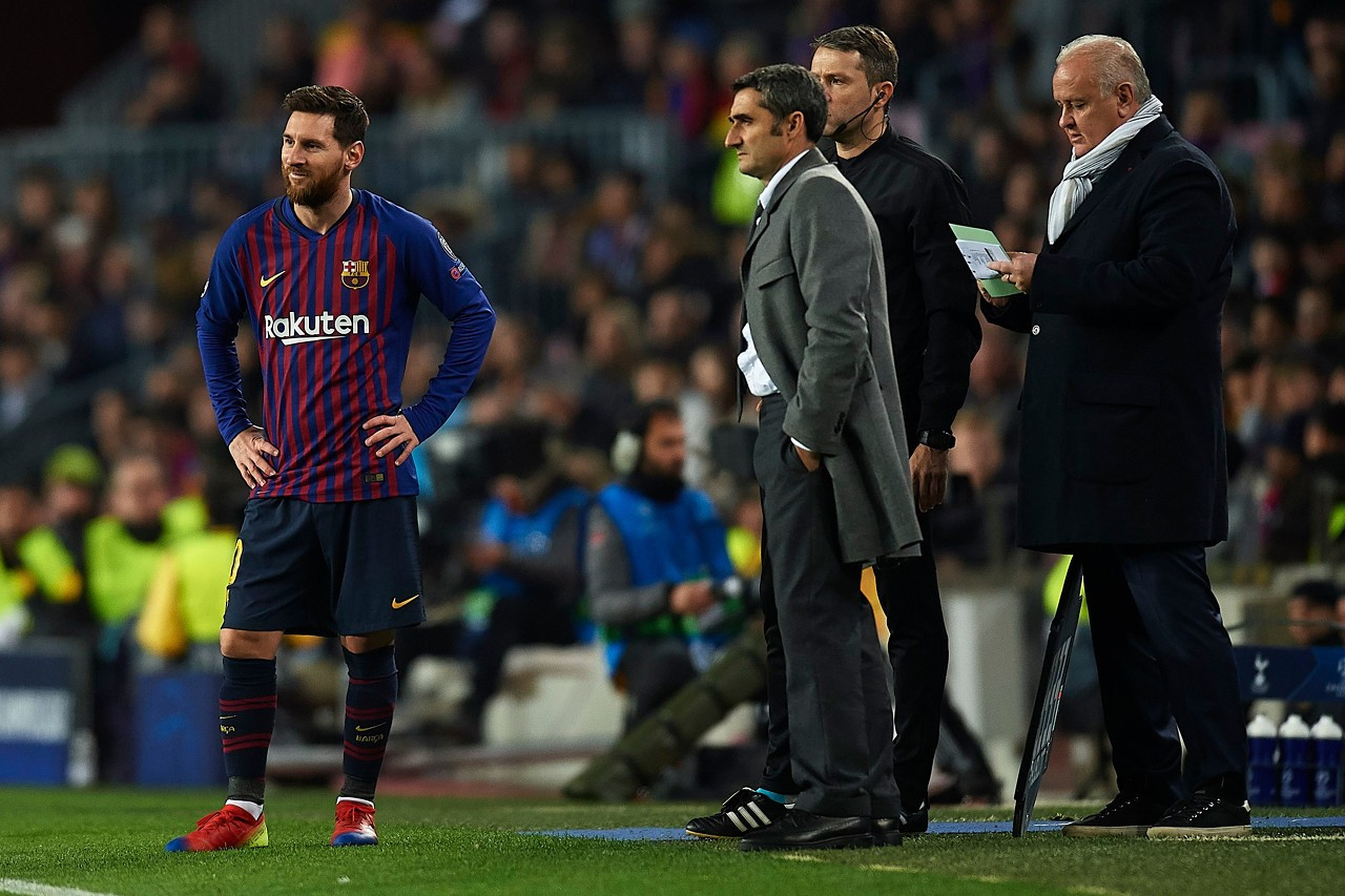 开云app -关于深圳男篮训练开放日；赛前官宣签约引欢呼；西甲在即；数据趋势出现新变化的信息