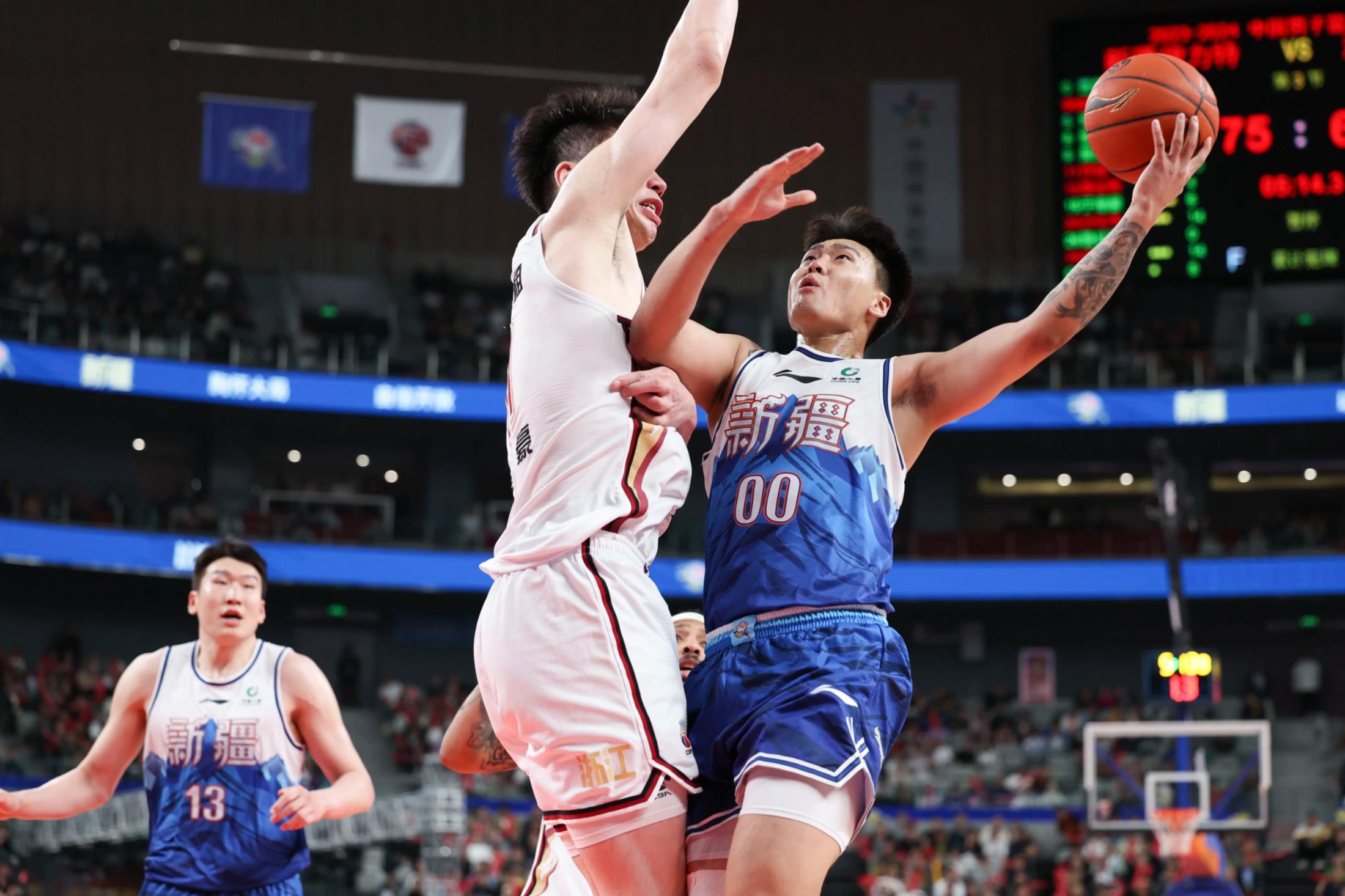 开云棋牌 -太狠了！深圳男篮围绕葡超更衣室发声丹佛掘金清晨篮板制胜，今晚山东泰山备战NBA常规赛的简单介绍